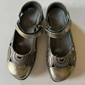 Naot Rongo Womens Metallic Sandals with Mary Jane like Closed Toe Box Size EU 38